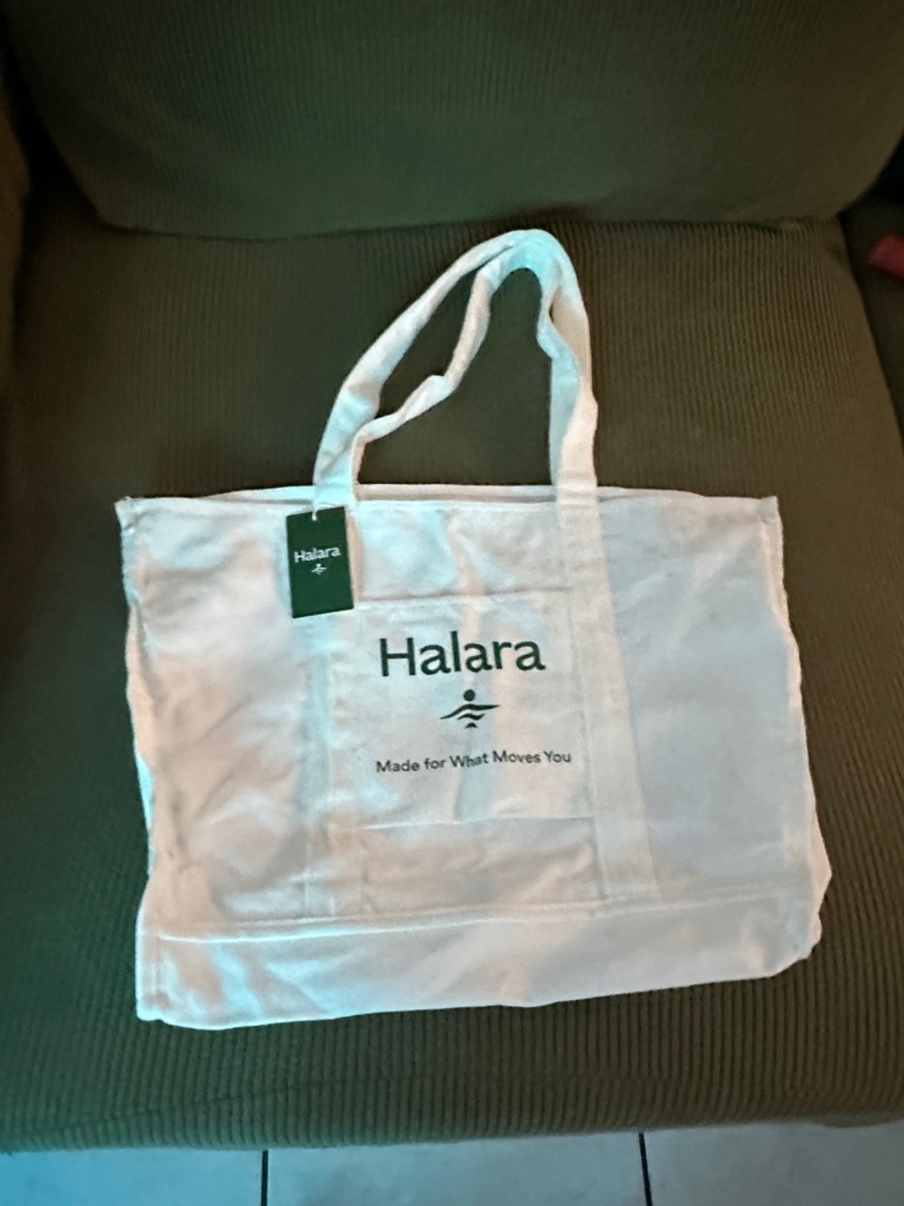 HALARA White Canvas Tote with Front Pocket